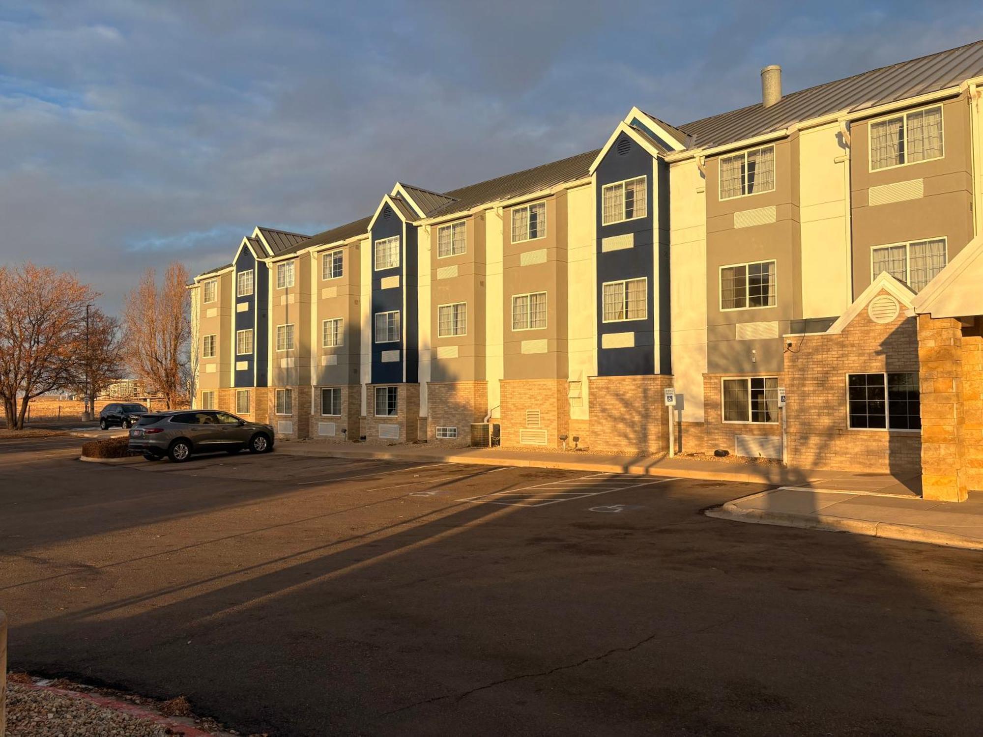 Microtel Inn & Suites By Wyndham Denver Airport Exterior photo